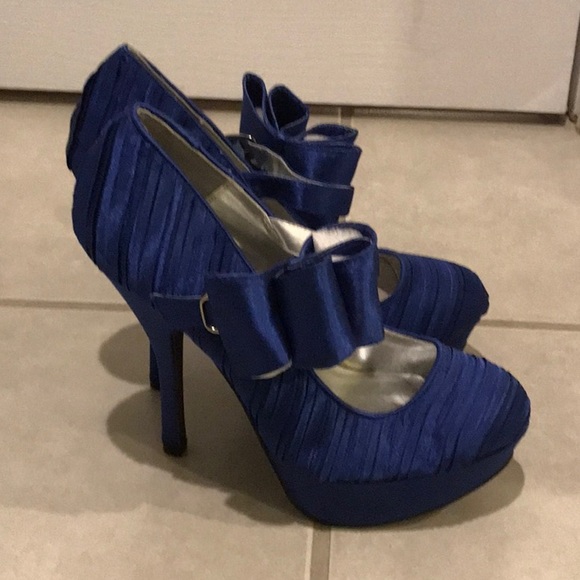 Qupid Royal blue navy textured heels with bow buckle clasp strap NWT - Picture 3 of 5